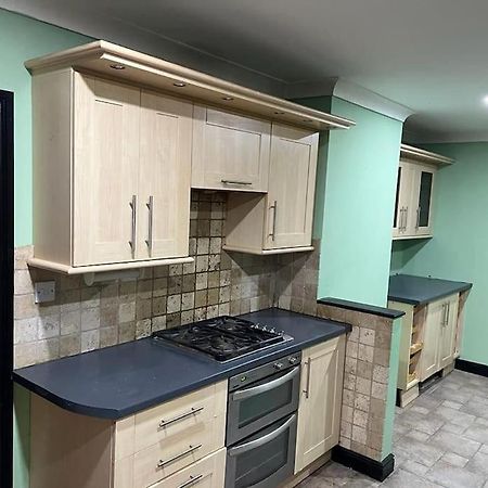 Cheerful 3 Bed House With Free Parking. Villa Nottingham Bagian luar foto