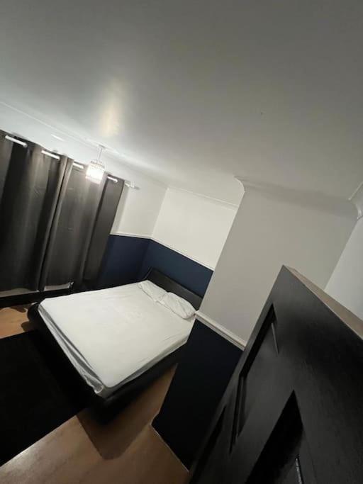 Cheerful 3 Bed House With Free Parking. Villa Nottingham Bagian luar foto