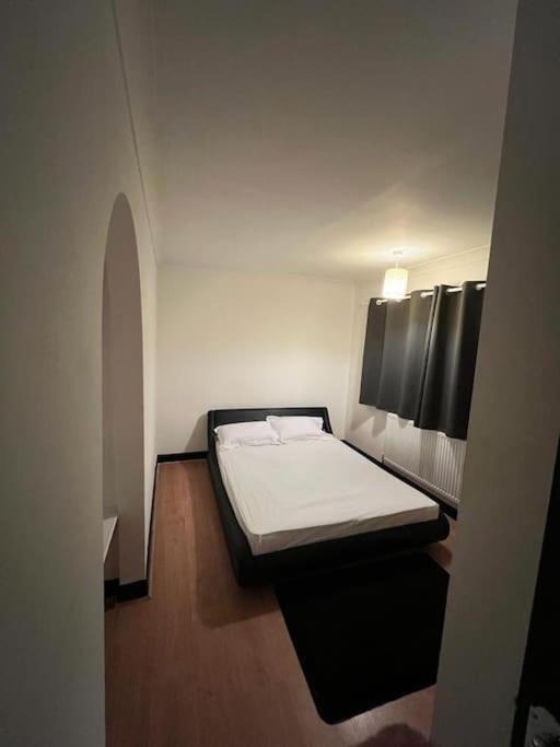 Cheerful 3 Bed House With Free Parking. Villa Nottingham Bagian luar foto