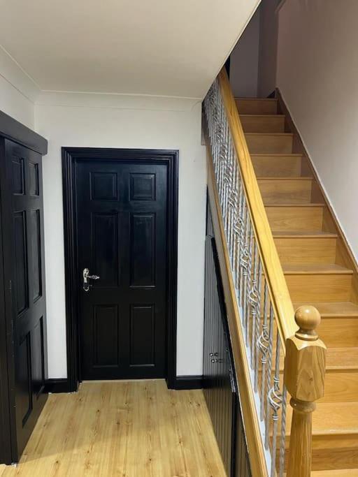 Cheerful 3 Bed House With Free Parking. Villa Nottingham Bagian luar foto