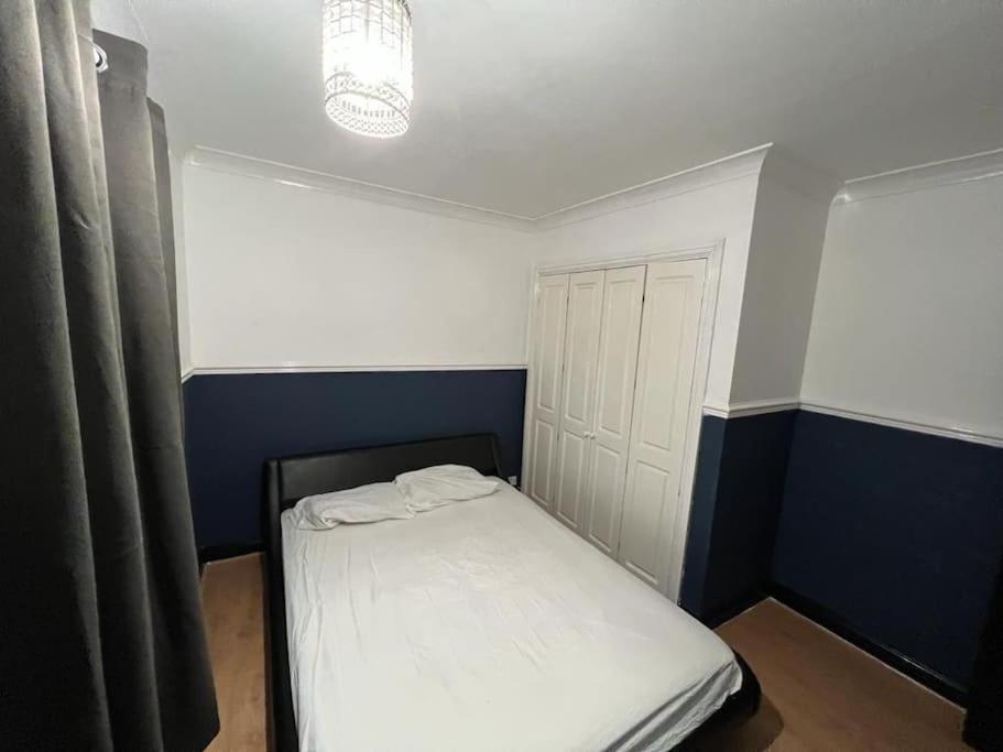 Cheerful 3 Bed House With Free Parking. Villa Nottingham Bagian luar foto