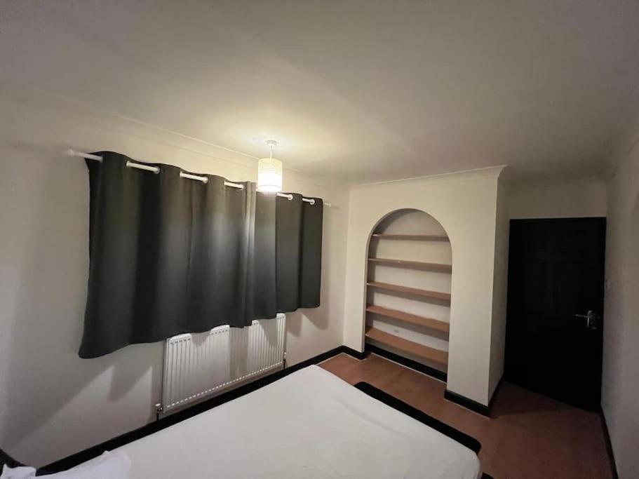 Cheerful 3 Bed House With Free Parking. Villa Nottingham Bagian luar foto