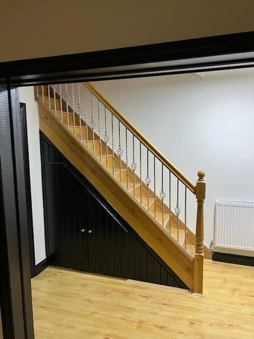 Cheerful 3 Bed House With Free Parking. Villa Nottingham Bagian luar foto