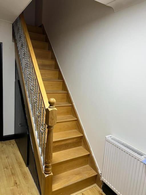 Cheerful 3 Bed House With Free Parking. Villa Nottingham Bagian luar foto